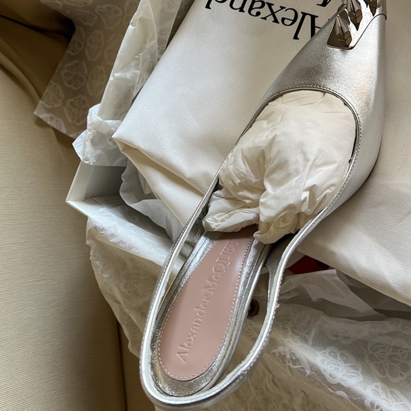 Worn once, ultra chic, Versatile little punk number. - Picture 2 of 5